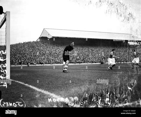Millwall vs Plymouth Argyle: English Football League .